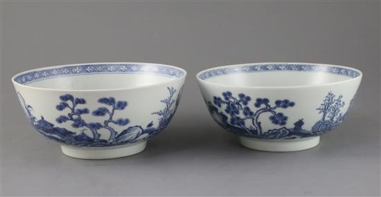 A pair of Chinese Nanking cargo blue and white bowls, Qianlong period, diameter 19cm